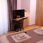 地拉那奥达酒店 3*