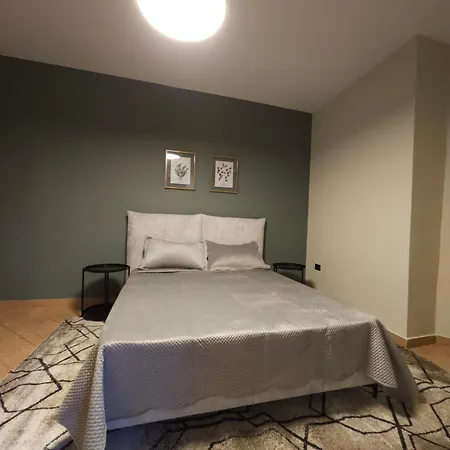Oda Hotel Tirana 3* טיראנה