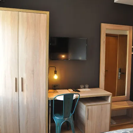 Oda Hotel Tirana 3* טיראנה