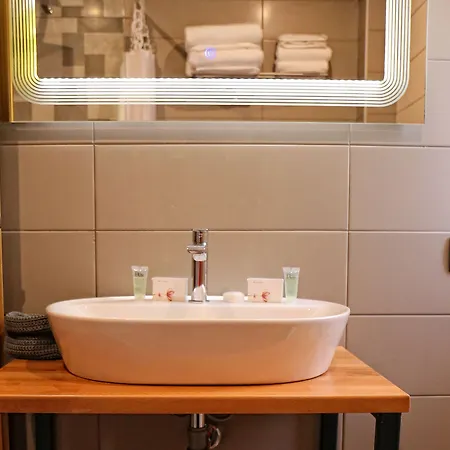 Oda Hotel Tirana מלון