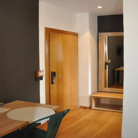 Oda Hotel Tirana מלון טיראנה