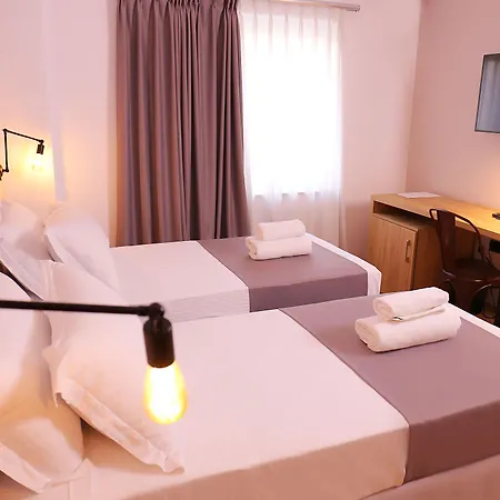 Oda Hotel Tirana Ξενοδοχείο 3*